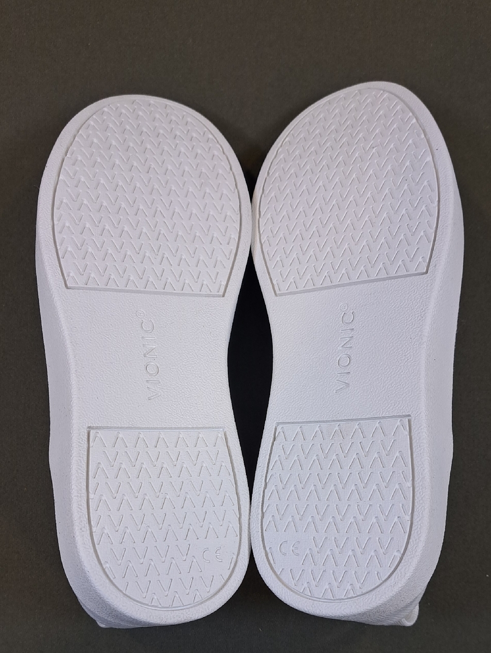 Vionic Winny Knit Sneaker - Color: White - Size: Women 8.5 - Picture 8 of 9